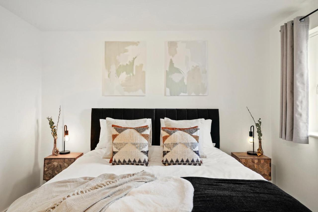 Luxury Apartment At Holt House ミルトン・ケインズ エクステリア 写真