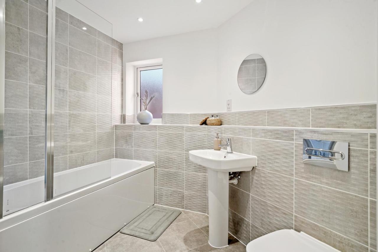 Luxury Apartment At Holt House ミルトン・ケインズ エクステリア 写真