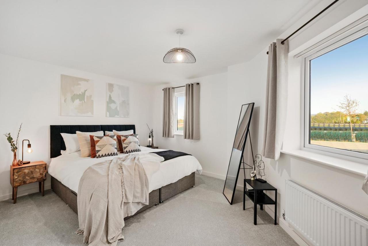 Luxury Apartment At Holt House ミルトン・ケインズ エクステリア 写真