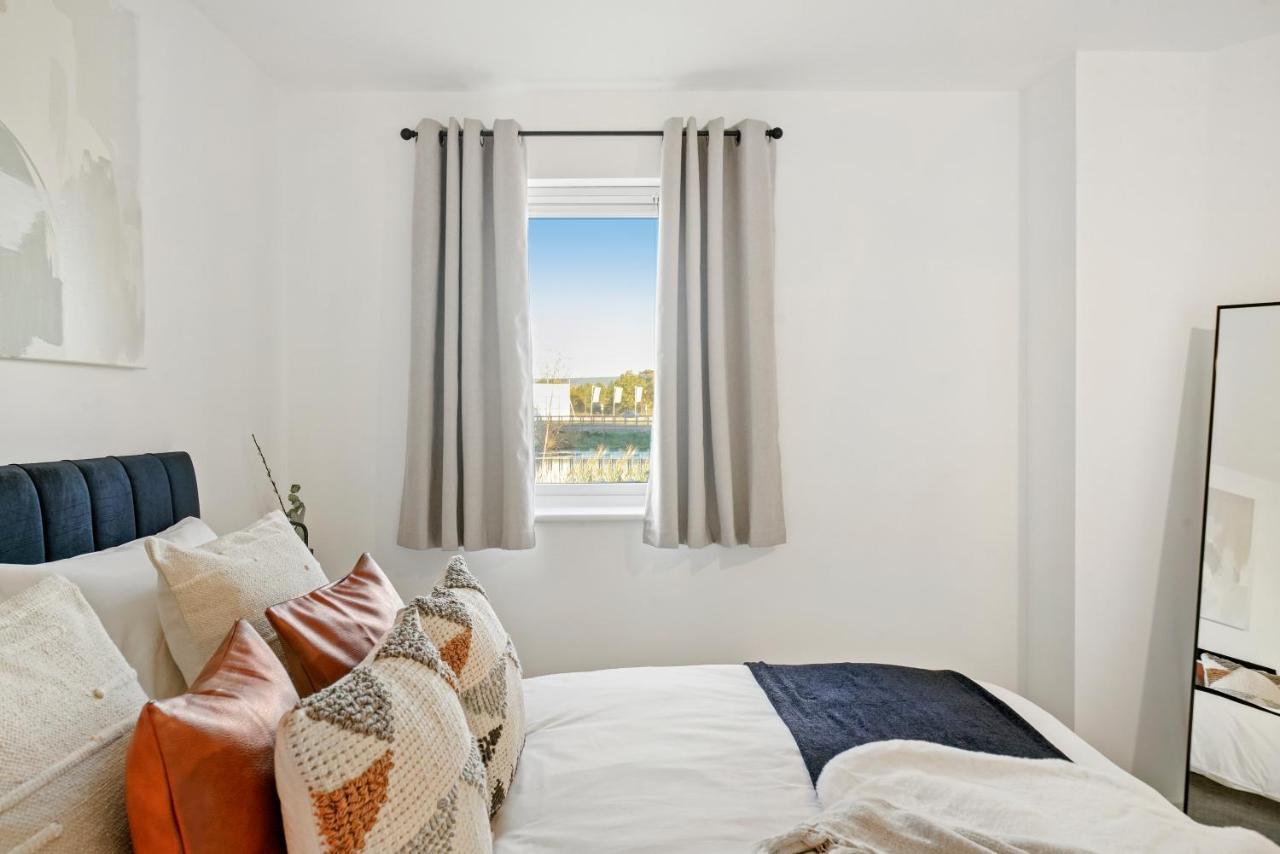 Luxury Apartment At Holt House ミルトン・ケインズ エクステリア 写真