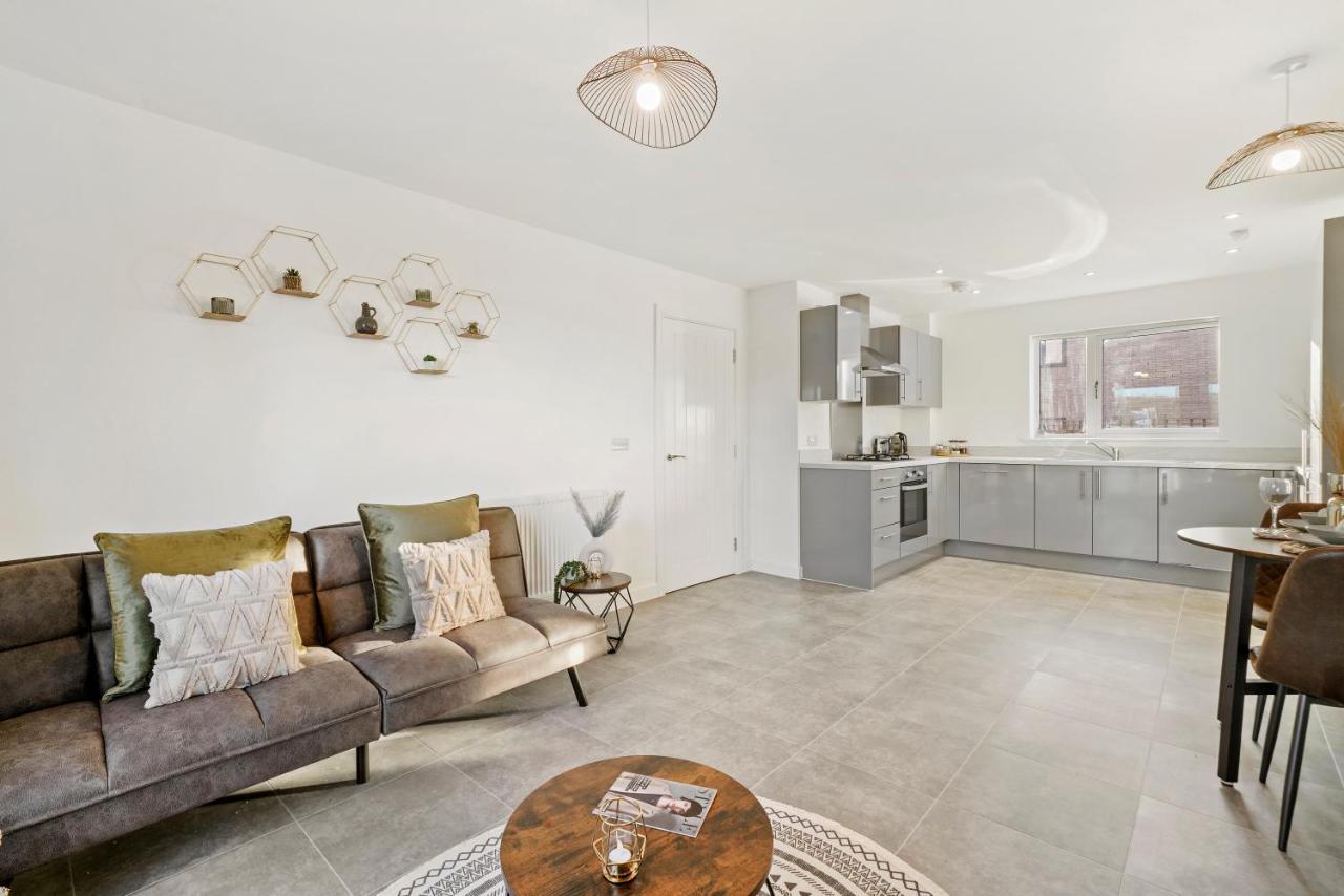 Luxury Apartment At Holt House ミルトン・ケインズ エクステリア 写真