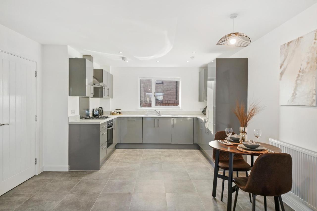 Luxury Apartment At Holt House ミルトン・ケインズ エクステリア 写真