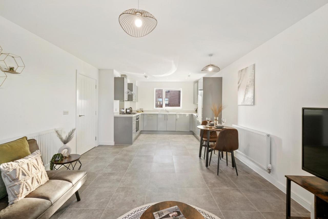 Luxury Apartment At Holt House ミルトン・ケインズ エクステリア 写真